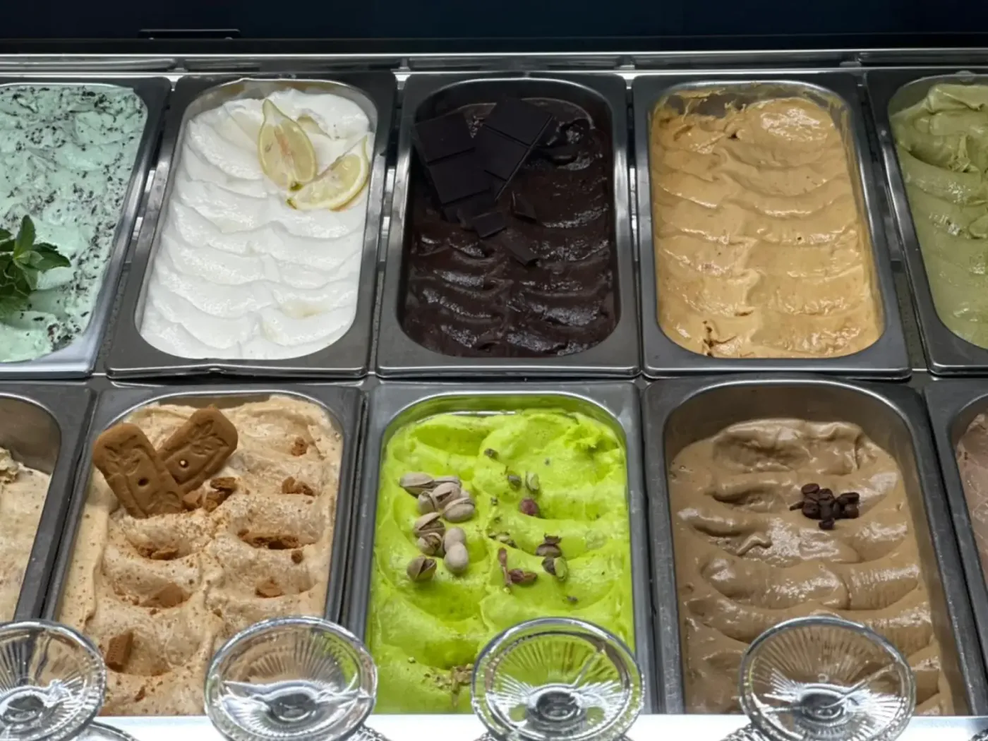 Glaces vanille, chocolat, pistache